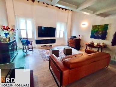 Foto Appartamento a Mantova Centro di 245 m² con 4 locali in vendita