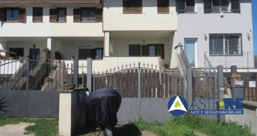 Foto Villa unifamiliare in Via Vallerano 29, Viterbo di 117 m² con 3 locali
