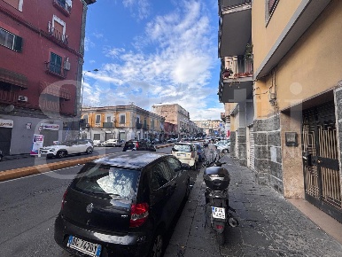Foto Negozio in Calata Capodichino, Napoli Capodichino di 20 m² in vendita