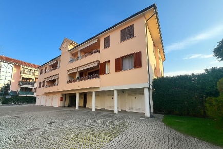 Foto Appartamento in Via Don Primo Mazzolari 1, Abbiategrasso di 95 m²
