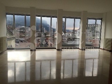Foto Ufficio in Via Roma 28, Lecco Centro di 190 m² con 4 locali in affitto