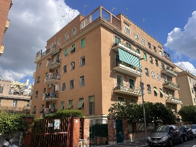 Foto Box in Via acherusio 40, Roma Africano - Villa Chigi di 17 m²