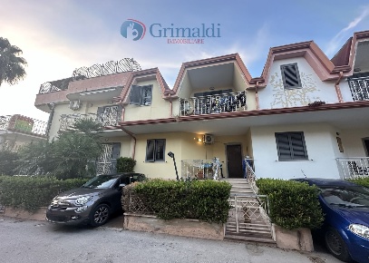 Foto Villa a schiera in Via Boris Giuliano 5, Acerra Centro di 140 m²