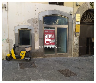 Foto Negozio in Sedile di Portanova, Salerno Centro di 235 m² con 3 locali
