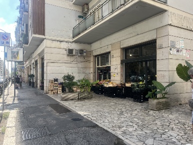 Foto Negozio in Via Conca D'oro 257, Roma Conca d'Oro - Valli di 80 m²