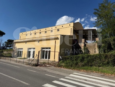 Foto Negozio in Strada ortana snc, Orte Centro di 612 m² con 3 locali
