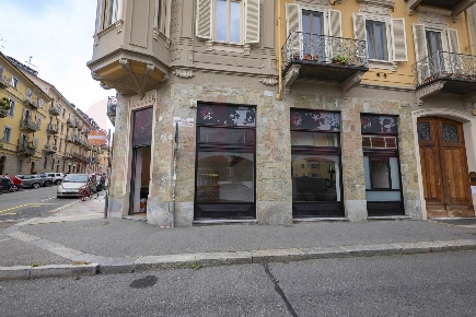 Foto Negozio in Piazza F. Borromini 76, Torino Madonna del Pilone di 157 m²