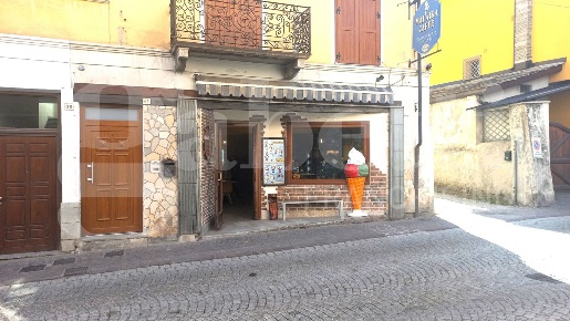 Foto Bar in Via Monginevro 41, Oulx Centro di 150 m² con 4 locali
