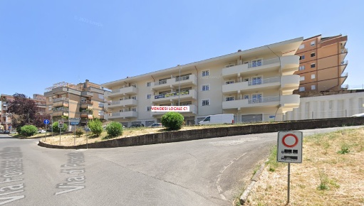 Foto Negozio in Via Ponente snc, Velletri Centro Storico di 40 m²