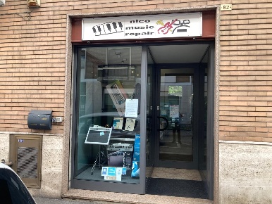 Foto Negozio in viale Alessandro Volta, Novara San Martino di 70 m²