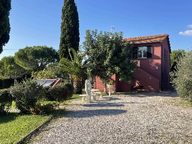 Foto Agriturismo a Cecina Cecina Centro di 553 m² con 21 locali in vendita