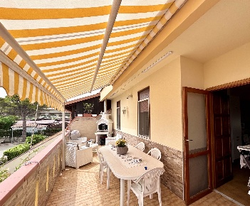 Foto Appartamento in via Val di Noto, Campofelice di Roccella di 61 m²