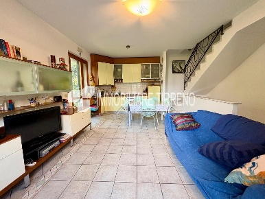 Foto Villa a schiera a Massa Marina di Massa Centro di 90 m² con 4 locali