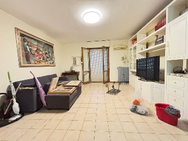 Foto Appartamento a Vaiano Centro di 100 m² con 5 locali in affitto