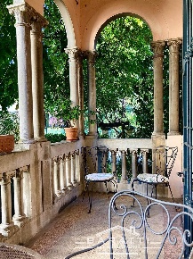 Foto Villa unifamiliare a Reggio nell'Emilia Centro Storico di 650 m²