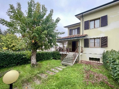 Foto Villa bifamiliare a Borgo Virgilio Cerese di 160 m² con 4 locali