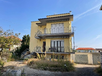 Foto Villa unifamiliare a Mortara Centro di 180 m² con 5 locali in vendita