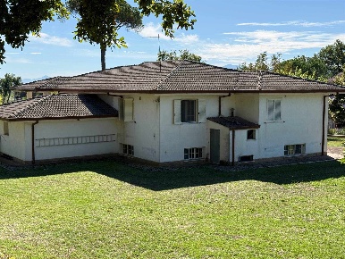 Foto Casa indipendente in VIA COLLE TASSETANO SNC, Ceprano di 350 m²
