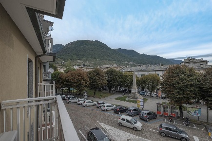 Foto Appartamento in Via Mazzini, Sondrio Centro di 101 m² con 2 locali