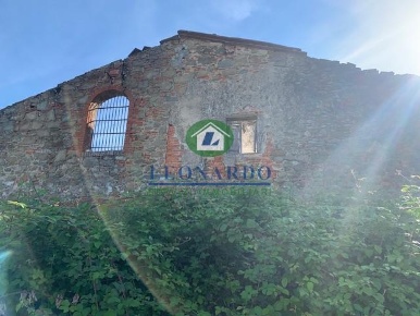 Foto Casale a Buggiano di 450 m² con 15 locali in vendita