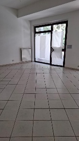 Foto Negozio a Carrara Marina di Carrara di 50 m² con 1 locali in vendita