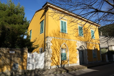 Foto Villa unifamiliare a Vicopisano Uliveto Terme di 250 m² con 9 locali