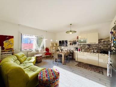 Foto Appartamento a Viareggio Centro di 86 m² con 6 locali in vendita