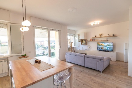 Foto Case semi ndipendenti a Ponsacco Centro di 212 m² con 7 locali