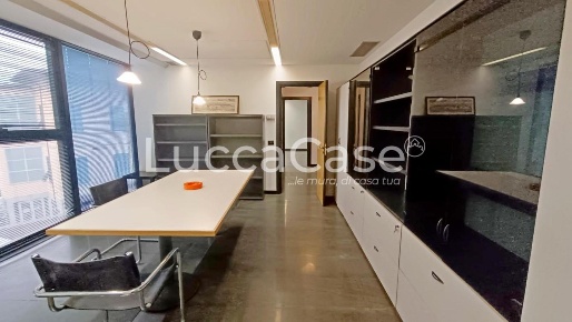 Foto Ufficio a Lucca Sant'Anna di 115 m² con 5 locali in vendita