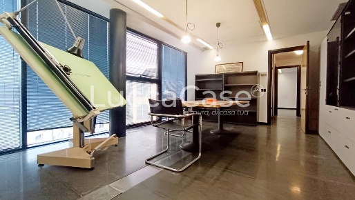 Foto Ufficio a Lucca Sant'Anna di 115 m² con 5 locali in vendita