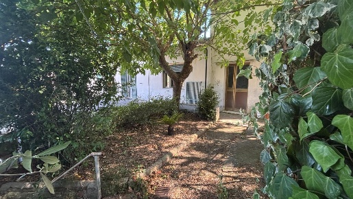 Foto Casa indipendente a Vicopisano Centro di 295 m² con 11 locali