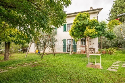 Foto Villa unifamiliare a Casciana Terme Lari Casciana Terme di 360 m²