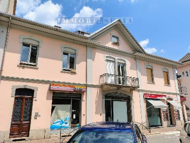 Foto Ufficio in VIA sesone 37, Borgosesia Centro di 75 m² con 3 locali