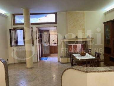 Foto Appartamento in Via Isonzo 4, Mesagne di 85 m² con 3 locali in vendita