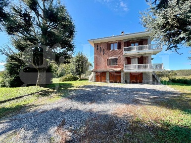 Foto Casa indipendente in Borgo San Martino, Bra Pollenzo di 240 m²