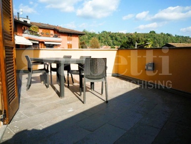 Foto Appartamento a Sesto Calende Lisanza di 90 m² con 3 locali in vendita
