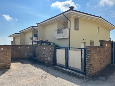 Foto Villa a schiera in Via CROCIFISSO 16, Città Sant'Angelo Centro
