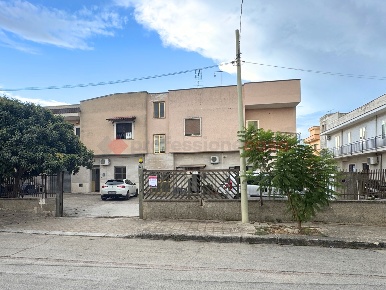 Foto Appartamento in Via Duca D'Aosta 84, Faggiano di 90 m² con 3 locali