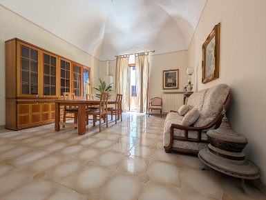 Foto Appartamento in VIA NICOLA DE ROGGIERO, Trani di 98 m² con 2 locali