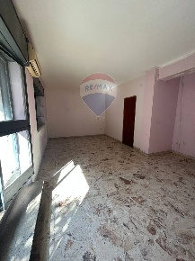 Foto Negozio in Via VITALINO BRANCATI, Gravina di Catania Centro di 30 m²