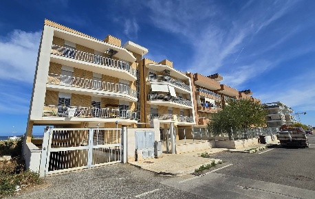 Foto Locale commerciale in VIA LORENZO VITALE, Bari Japigia di 160 m²