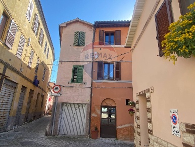 Foto Appartamento in Vicolo Castrica, Fabriano Centro di 71 m² con 3 locali