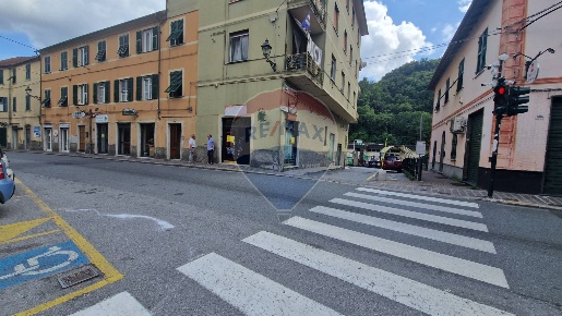 Foto Negozio in VIA MARTIRI DELLA LIBERTA', Campomorone Centro di 60 m²