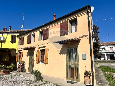 Foto Villa a schiera in Via Copparo, Ferrara Boara di 183 m² con 8 locali