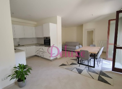 Foto Appartamento in via Trento, Macerata Centro di 118 m² con 6 locali