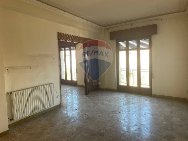 Foto Appartamento in via emanuele bellia, Paternò di 137 m² con 5 locali