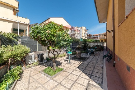 Foto Villa a schiera in via della regione, San Giovanni la Punta Centro
