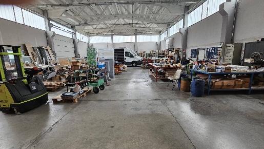 Foto Laboratorio in Via Giuseppe Di Vittorio, Teramo Centro di 550 m²