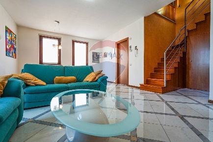 Foto Appartamento in Via Papa Giovanni XXIII, Mozzo Centro di 167 m²