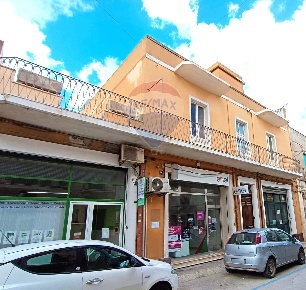 Foto Appartamento in Via Libertà, Pachino Centro di 253 m² con 8 locali